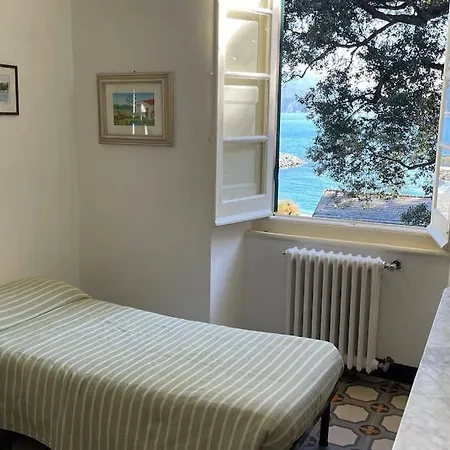 Casa Chiara With Terrace And Sea View Lägenhet